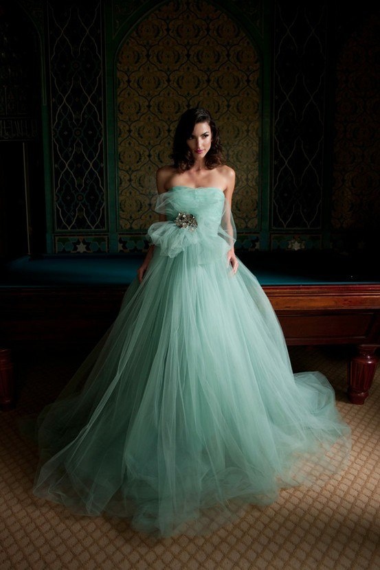 мятно-зеленое свадебное платье - мода для невест 2020